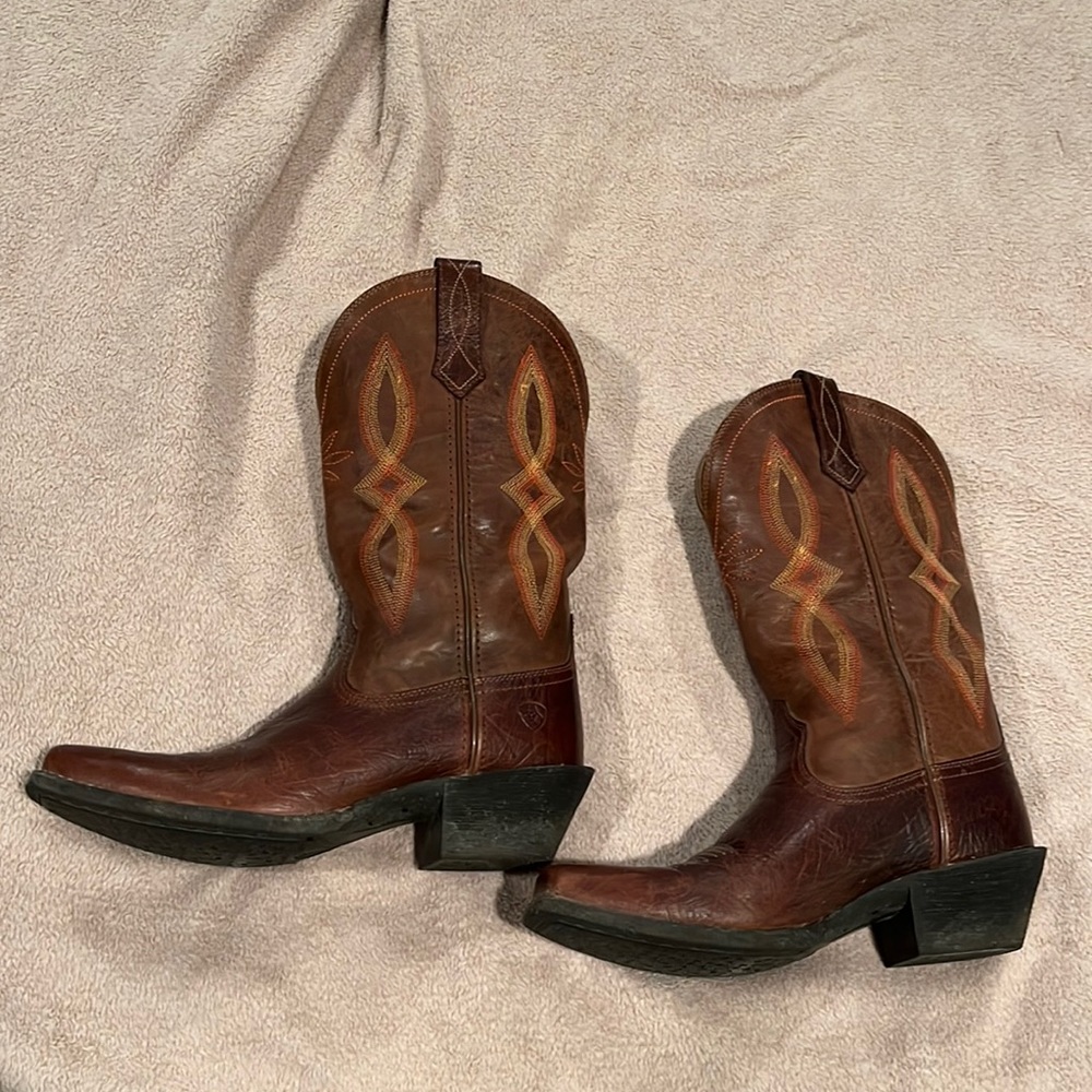Women’s Ariat boots Size 7.5 Good Used Condition!